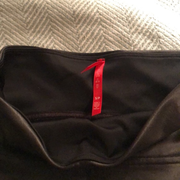 Spanx Faux Leather leggings - Picture 6 of 9